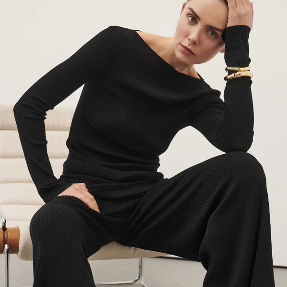 DISSH Black Ribbed Long Sleeve Top